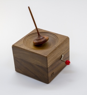 MRA101 - music box with spinning top