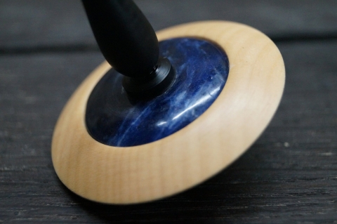 PA022 - Maple spinning top with sodalite