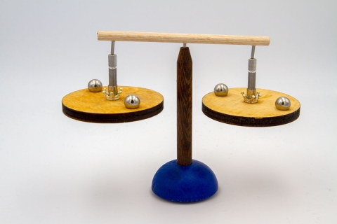 KV223 - Spinning top carousel with mini inverted spinning top